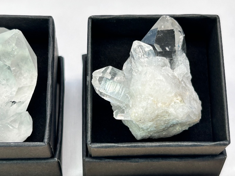 Photo 1 of 196096… 3 small crystal clusters in gift boxes 