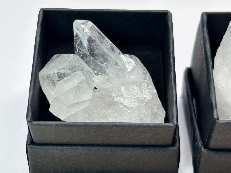 Photo 1 of 196096… 3 small crystal clusters in gift boxes 