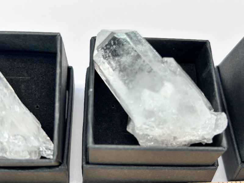 Photo 1 of 196097… 3 small crystal clusters in gift boxes 
