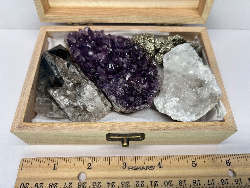 Photo 1 of 196099…rock collection in small wood box