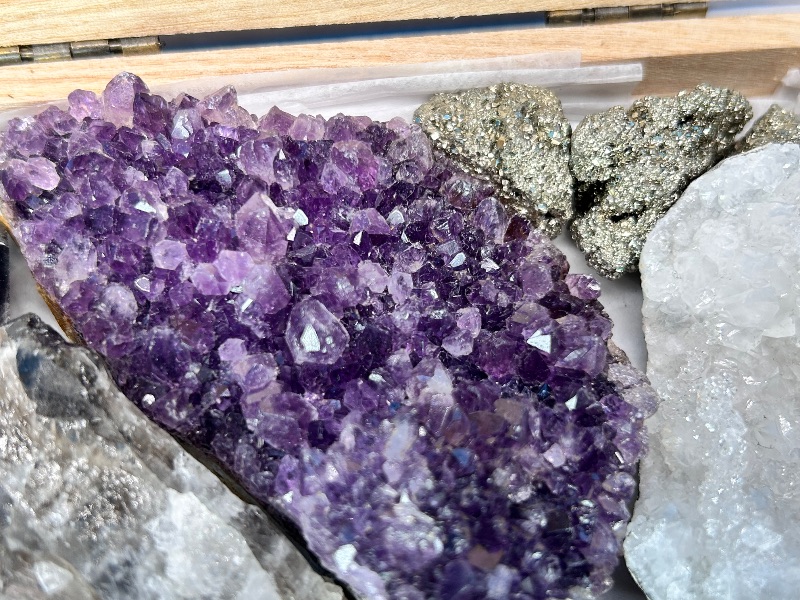 Photo 1 of 196099…rock collection in small wood box