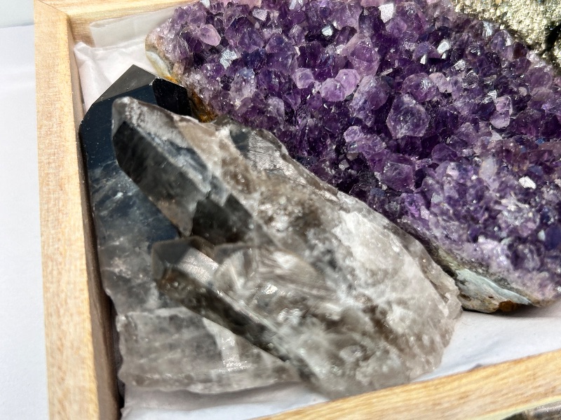 Photo 1 of 196099…rock collection in small wood box