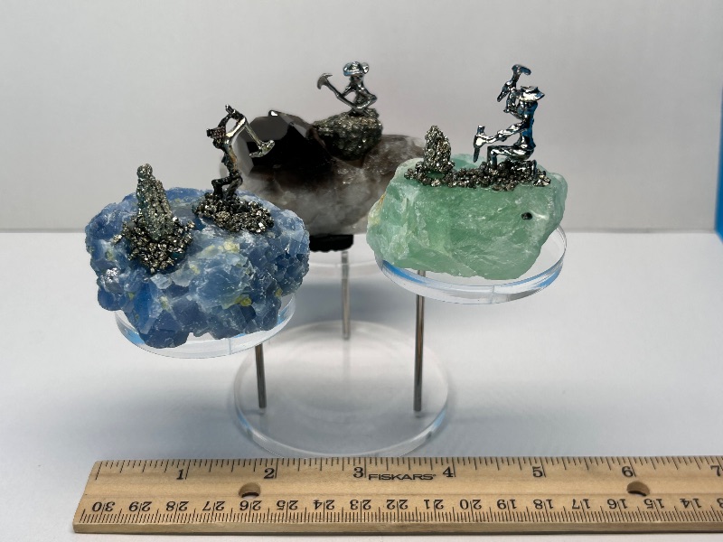 Photo 1 of 196100…3 miners on rocks on display 