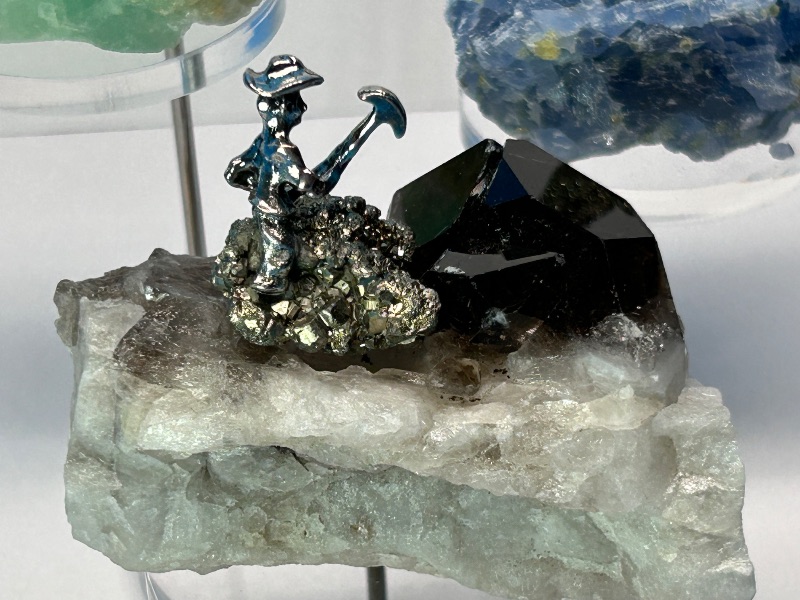 Photo 1 of 196100…3 miners on rocks on display 