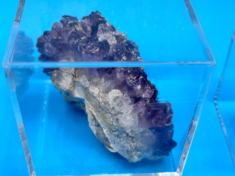 Photo 1 of 196106…rock collection in 1-3” acrylic display cases