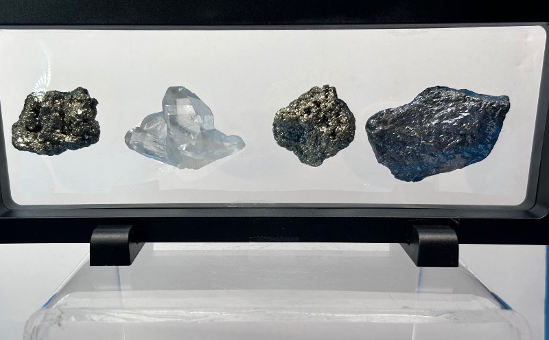 Photo 1 of 196107…9” display rock collection