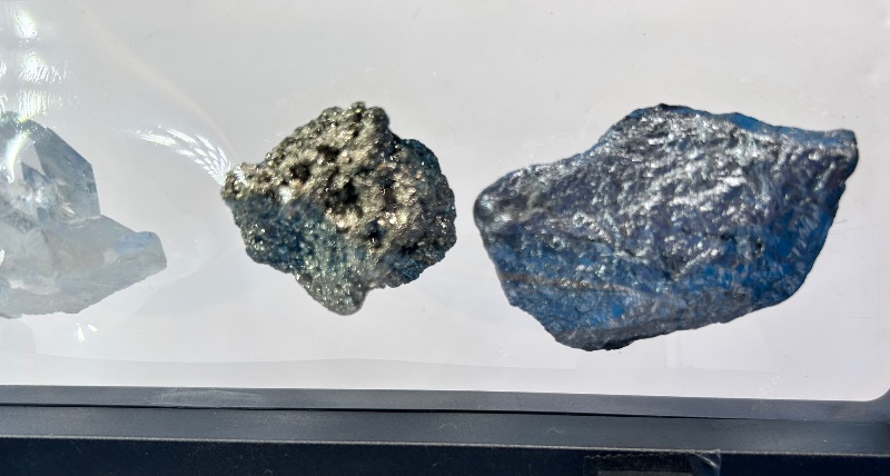 Photo 1 of 196107…9” display rock collection