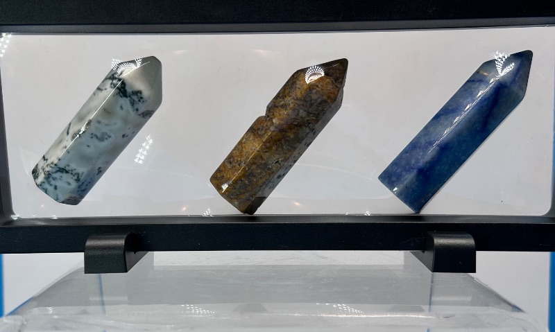 Photo 1 of 196118… 3 rock pillars in 9” display