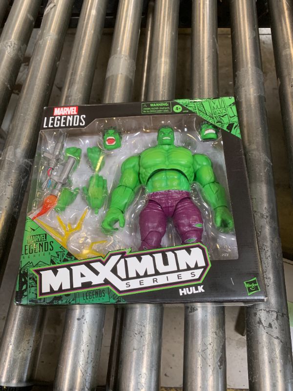 Photo 1 of Marvel Legends Maximum Series Hulk, Deluxe Hulk Comics Collectible 6-Inch Scale Action Figure with Incredible Articulation and Smashing Accessories