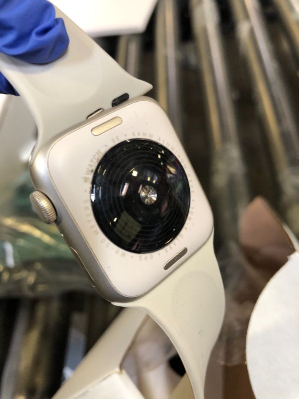 Photo 1 of Apple Watch SE (2nd Gen) (GPS, 44mm) - Starlight Aluminum Case with Starlight Sport Band, M/L (Renewed)