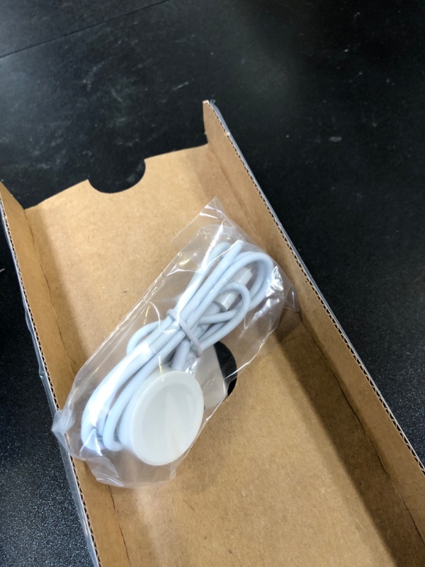 Photo 1 of Apple Watch SE (2nd Gen) (GPS, 40mm) - Starlight Aluminum Case with Starlight Sport Band, M/L (Renewed)