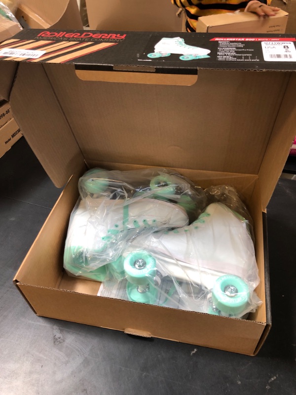 Photo 1 of Roller Derby Roller Star 600 Women's Roller Skates - White/Mint - Size 08