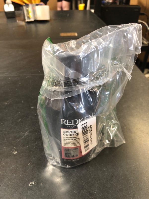 Photo 1 of Redken Acidic Color Gloss Conditioner | For Color-Treated Hair | Helps Prolong Hair Color and Add Shine | Smooth, Glossy Finish 10.1 Fl oz