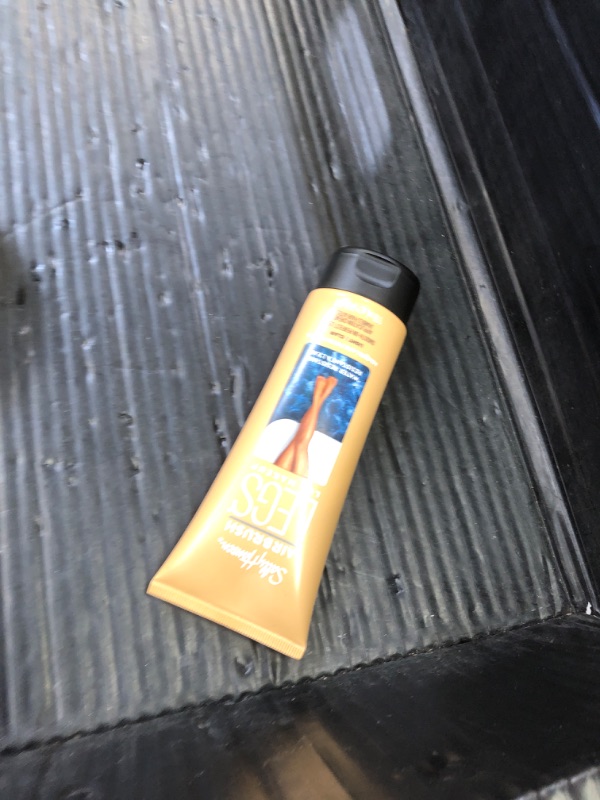 Photo 1 of Sally Hansen Airbrush Legs®, Leg Makeup, Light, Easy Application, Flawless Looking Legs, Water Resistant, Transfer Proof Lotion