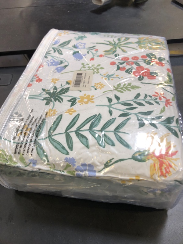 Photo 1 of Travan 3-Piece Floral Quilt Super King Quilt Bedding Set, Ultra Soft & Fade Resistant Super King Size Quilt Set for All Season, Exquisite, 120 * 120 Inch