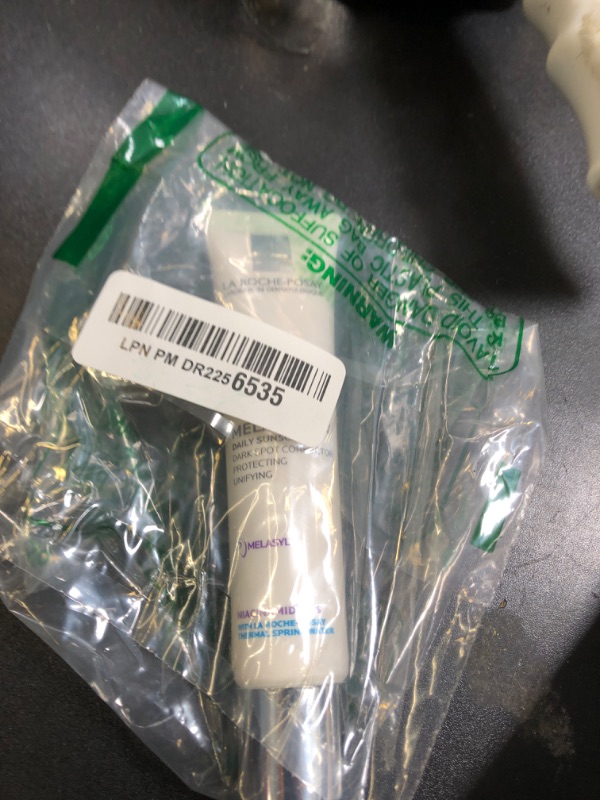 Photo 1 of La Roche-Posay Mela B3 UV Daily Sunscreen, Face Moisturizer With SPF 30 + Anti-Aging Melasyl + 5% Niacinamide, Helps Correct & Protect From Sun Damage, Face Sunscreen With No White Cast, 40ML