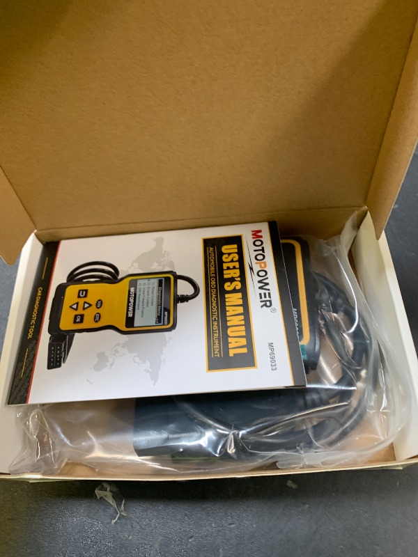 Photo 1 of MOTOPOWER MP69033 Car OBD2 Scanner Code Reader Engine Fault Scanner CAN Diagnostic Scan Tool for All OBD II Protocol Cars Since 1996, Yellow