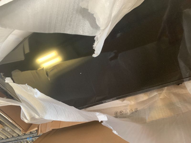 Photo 1 of SAMSUNG 40-inch Class LED Smart FHD TV 1080P (UN40N5200AFXZA, 2019 Model)