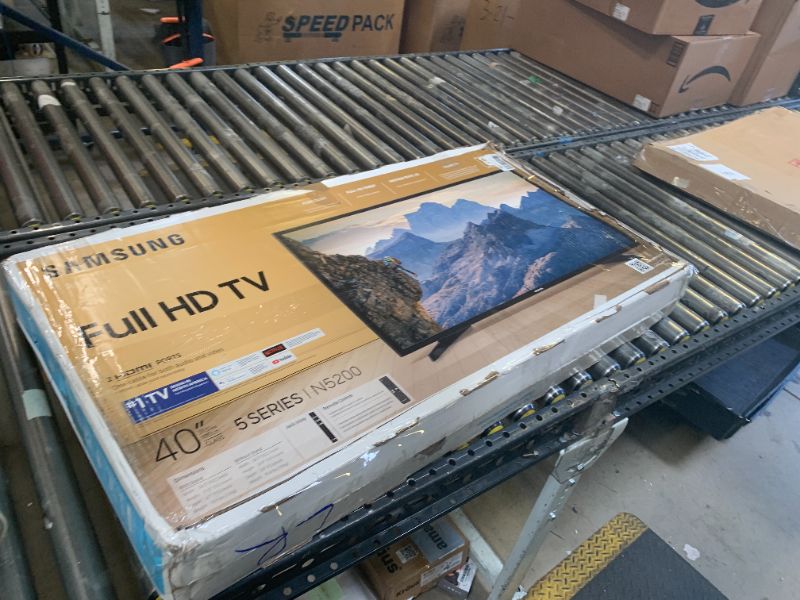Photo 1 of SAMSUNG 40-inch Class LED Smart FHD TV 1080P (UN40N5200AFXZA, 2019 Model)