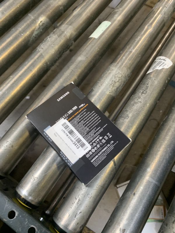 Photo 1 of Samsung 980 SSD 1TB PCle 3.0x4, NVMe M.2 2280, Internal Solid State Drive, Storage for PC, Laptops, Gaming and More, HMB Technology, Intelligent Turbowrite, Speeds of up-to 3,500MB/s, MZ-V8V1T0B/AM
