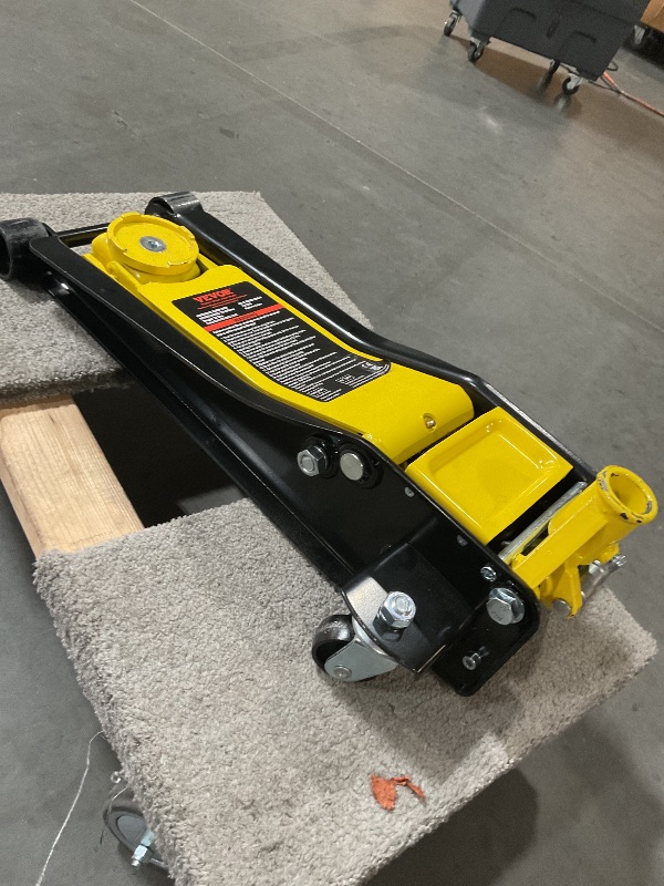 Photo 1 of (Missing jacj handle)(see images) VEVOR 2.5 Ton Low Profile, Heavy-Duty Steel Racing Floor Jack with Dual Pistons Quick Lift Pump, Lifting Range 3.64"-19.49"