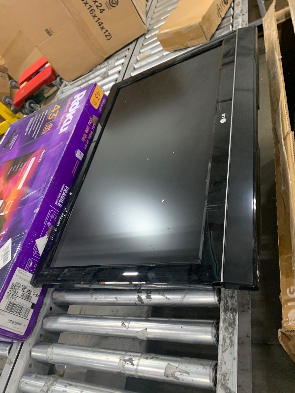 Photo 1 of ***************MISSING ALL ASSESSORIES, POWER CORD****************************

LG 37LC7D - 37" High-definition LCD TV