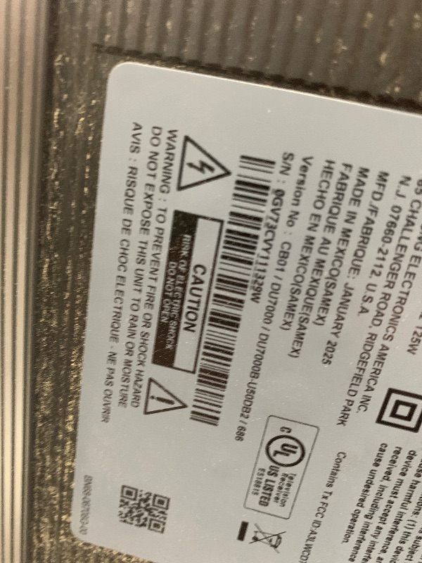 Photo 1 of **************SCREEN SMASHED, NON-FUNCTIONAL, FINAL SALE******************

50' DU7200 Series LED 4K UHD Smart Tizen TV - UN50DU7200