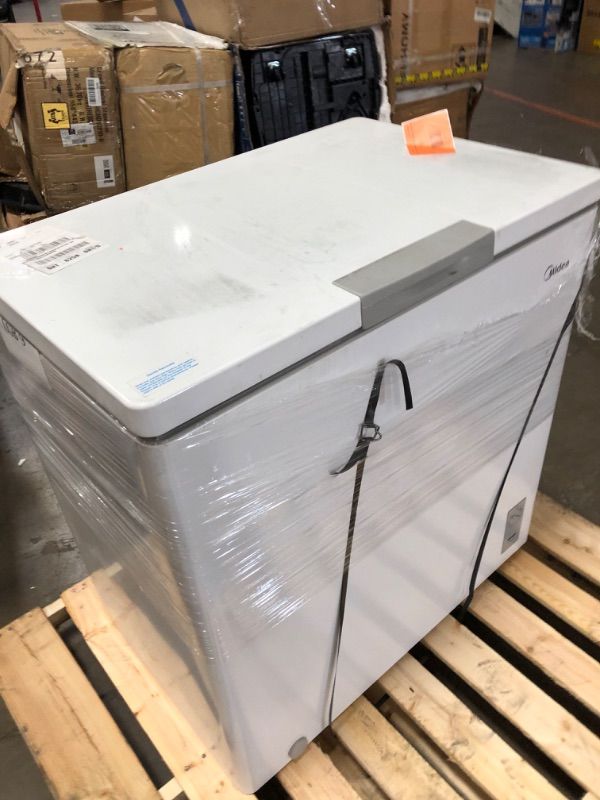 Photo 1 of Midea MERC07C4BAWW 7.0 Cubic Feet Chest Freezer Cu.ft-Convertible, White