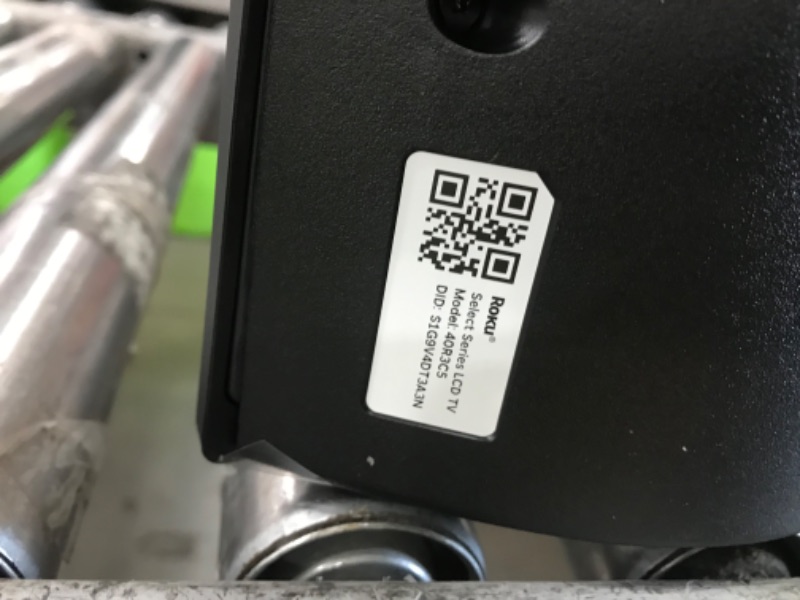 Photo 1 of CRACKED/BROKEN SCREEN; DAMAGED PIXELS**Roku Smart TV 2025 – 40-Inch Select Series, 1080p Full HD TV – RokuTV with Voice Remote – Flat Screen LED Television with Wi-Fi for Streaming Live Local News, Sports, Family Entertainment