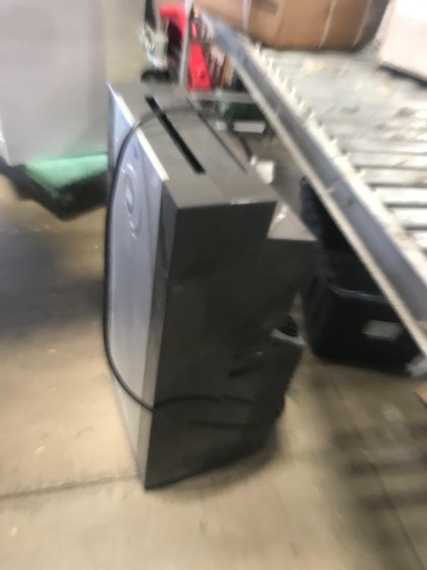 Photo 1 of ************MISSING ACCESSORIES************
Whynter ARC-143MX 14,000 BTU (9,456.1 BTU SACC) Dual Hose Cooling Portable Air Conditioner, Dehumidifier, and Fan with 3M Filter Storage Bag, up to 500 sq ft in Platinum/Black