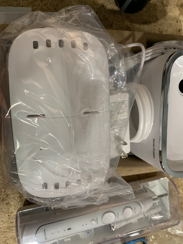 Photo 1 of *UNABLE TO TESTED* Waterpik Sonic-Fusion 2.0 Professional Flossing Electric Toothbrush with Water Flosser Combo In One, White SF-04, Packaging May Vary