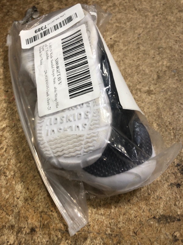 Photo 1 of (used) L-RUN Kids Sandal Boys Summer Shoes Barefoot Toddler Girls School Dress Shoes with Adjustable Strap Black 6 Toddler