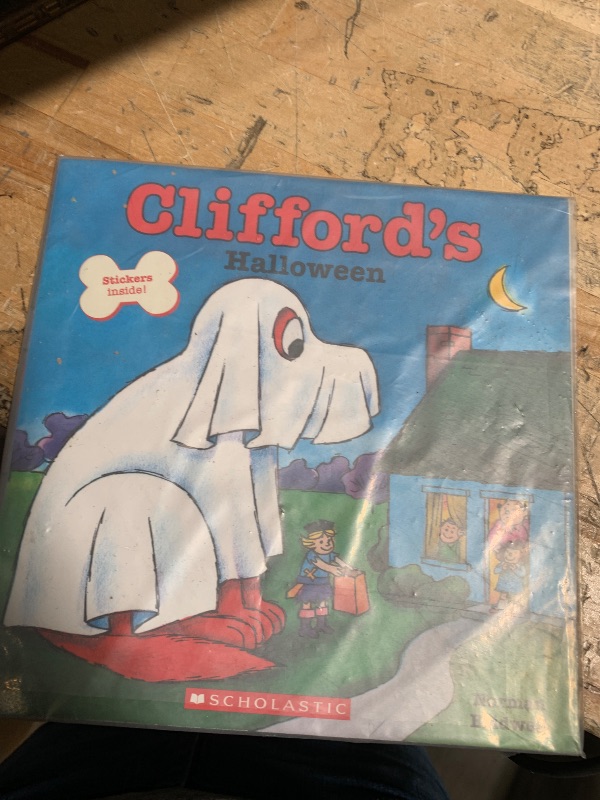 Photo 1 of 
Clifford's Halloween (Classic Storybook)