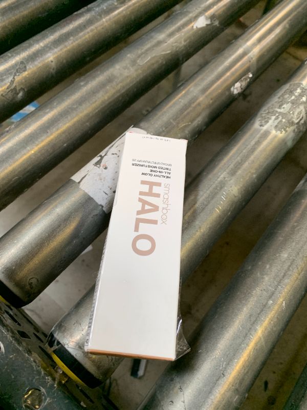 Photo 1 of Smashbox Halo Healthy Glow All-In-One Tinted Moisturizer SPF 25 | Light to Medium Coverage| Hyaluronic Acid, Oil free + Anti Humidity, 1.4 Fl Oz