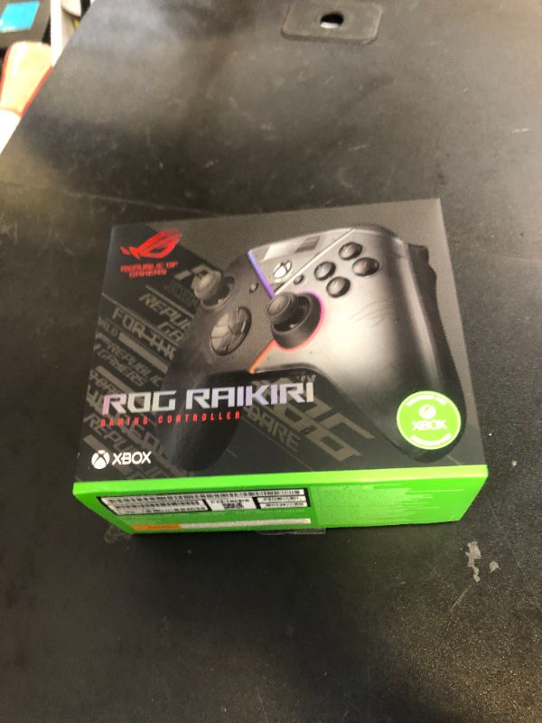 Photo 1 of ASUS ROG Raikiri officially licensed Xbox controller, remappable buttons & triggers, 2 rear buttons, step & linear triggers, adjustable joystick sensitivity, 3.5mm jack with ESS DAC, for PC and Xbox