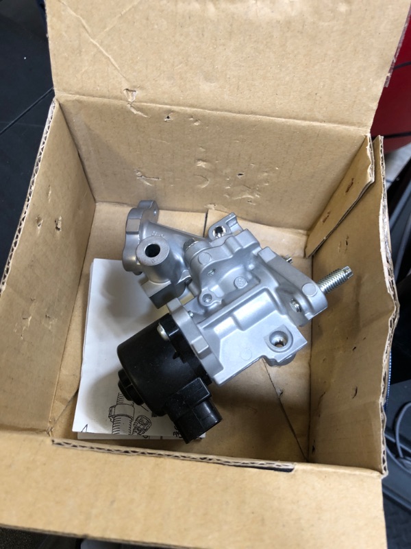 Photo 1 of TOYOTA 25620-37120 EGR Valve