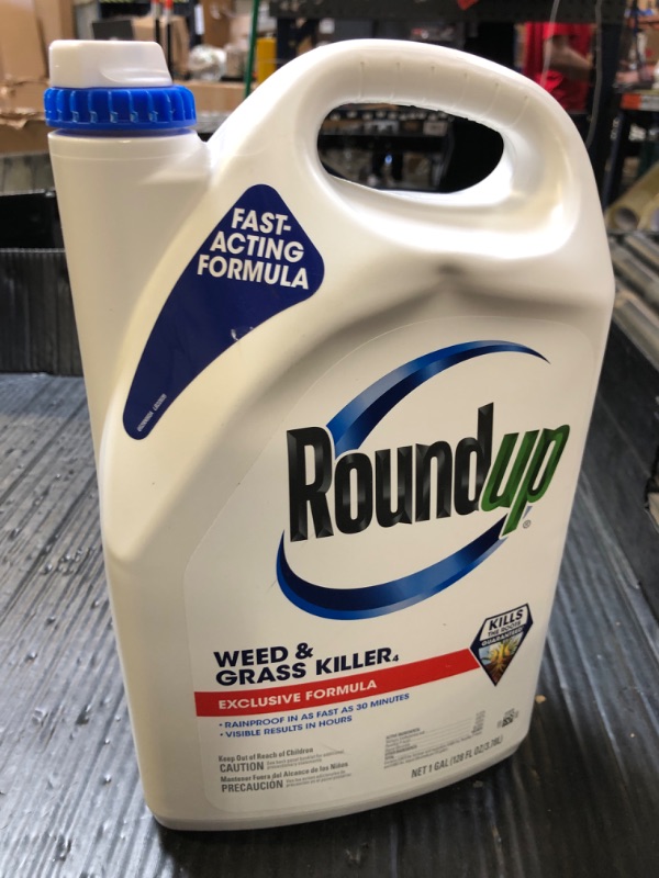 Photo 1 of Roundup  & Grass Killer? with Comfort Wand, Use in and Around Flower Beds, Trees, and Driveways, 1 gal.