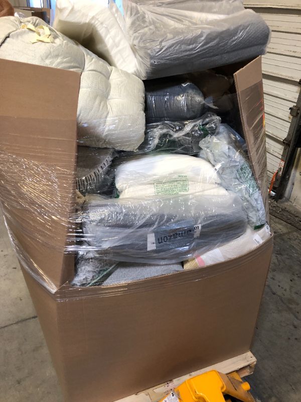 Photo 1 of Gaylord of miscellaneous bedding/pet bedding(various states of wear/use.sold as is).