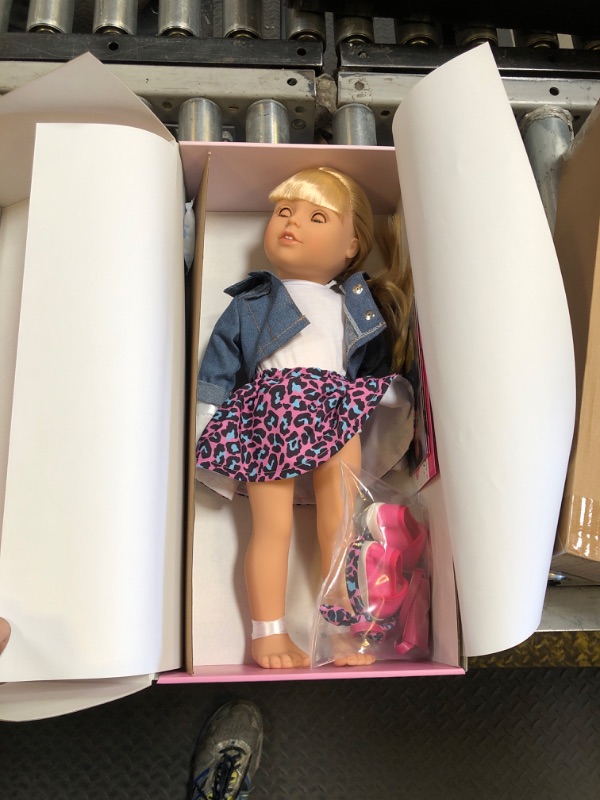 Photo 1 of ADORA 18-inch Doll Amazing Girls Claire Cheetah Chic (Amazon Exclusive) (B08LR5V
