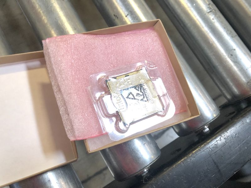 Photo 1 of Intel Core i7-8700K Desktop Processor 6 Cores up to 4.7GHz Turbo Unlocked LGA1151 300 Series 95W