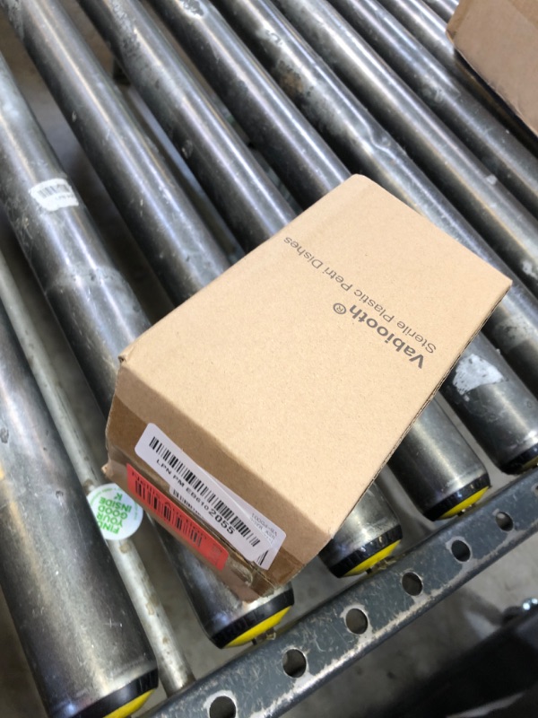 Photo 1 of 10 Pack Sterile Thick Plastic Petri Dishes with Lid, 90mm Dia x 15mm Deep Clear 3 Vents Petri Dish for Lab Science Experiment