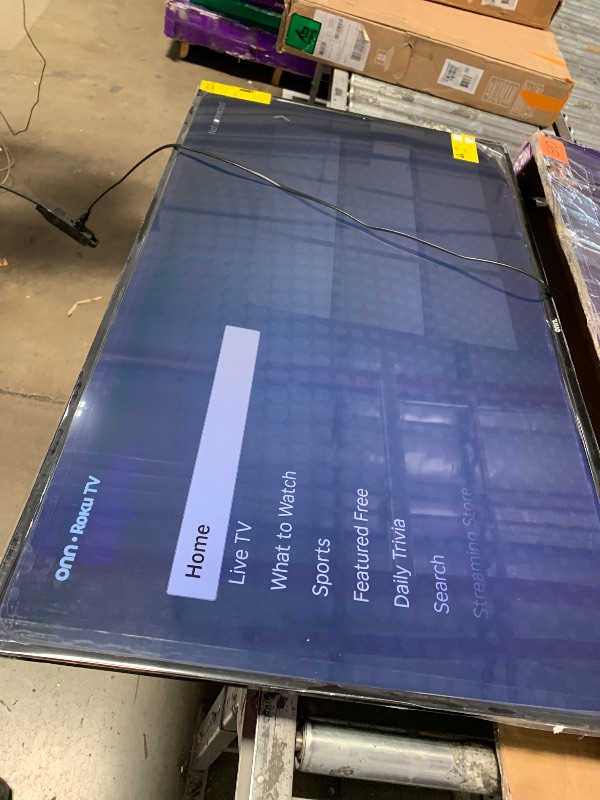 Photo 1 of ***********SCREEN DAMAGED AND GOES IN AND OUT***********
Roku Smart TV 2025 – 50-Inch Select Series, 4K HDR TV – RokuTV with Enhanced Voice Remote – Flat Screen LED Television with Wi-Fi for Streaming Live Local News, Sports, Family Entertainment