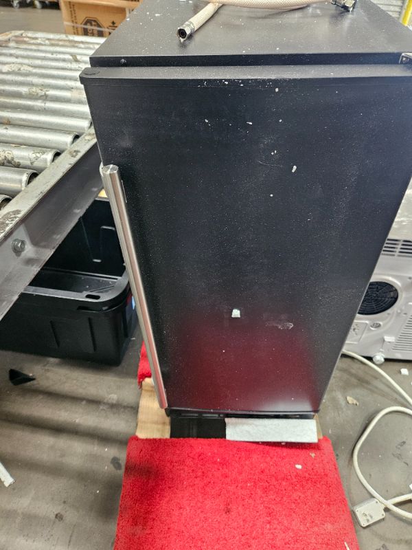 Photo 1 of ** For parts, non working ** EdgeStar IB250BL 15 Inch Wide 20 Lb. Built-In Ice Maker with 25 Lbs. Daily Ice Production - No Drain Required