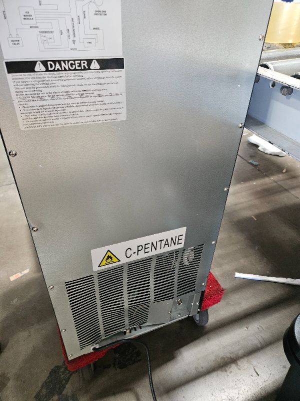 Photo 1 of ** For parts, non working ** EdgeStar IB250BL 15 Inch Wide 20 Lb. Built-In Ice Maker with 25 Lbs. Daily Ice Production - No Drain Required