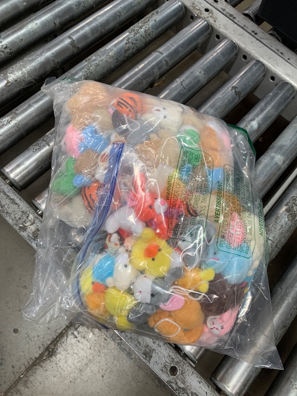 Photo 1 of 100 Pcs Mini Plush Animals Toy Set Cute Small Stuffed Animal Keychain Assortment for Boys Girls Valentine Carnival Prize Christmas Claw Machine Party Favor Classroom Reward Goodie Fillers, 28 Styles