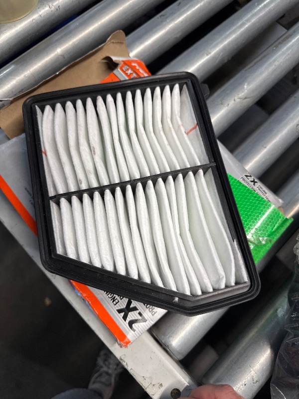 Photo 1 of (MINIR DAMAGE) (FAIR) FRAM Extra Guard Engine Air Filter Replacement, Easy Install w/Advanced Engine Protection and Optimal Performance, CA12051 for Select Honda Vehicles