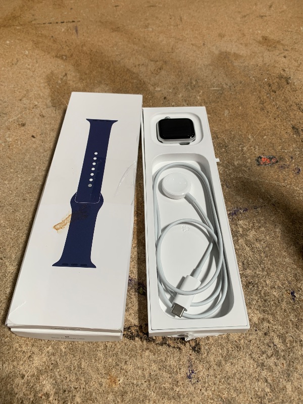 Photo 1 of ***ITEM IS LOCKED/PARTS ONLY***

Apple Watch SE (2nd Gen) [GPS 40mm] Smartwatch with Silver Aluminum Case with Denim Sport Band M/L. Fitness and Sleep Trackers, Crash Detection, Heart Rate Monitor, Retina Display