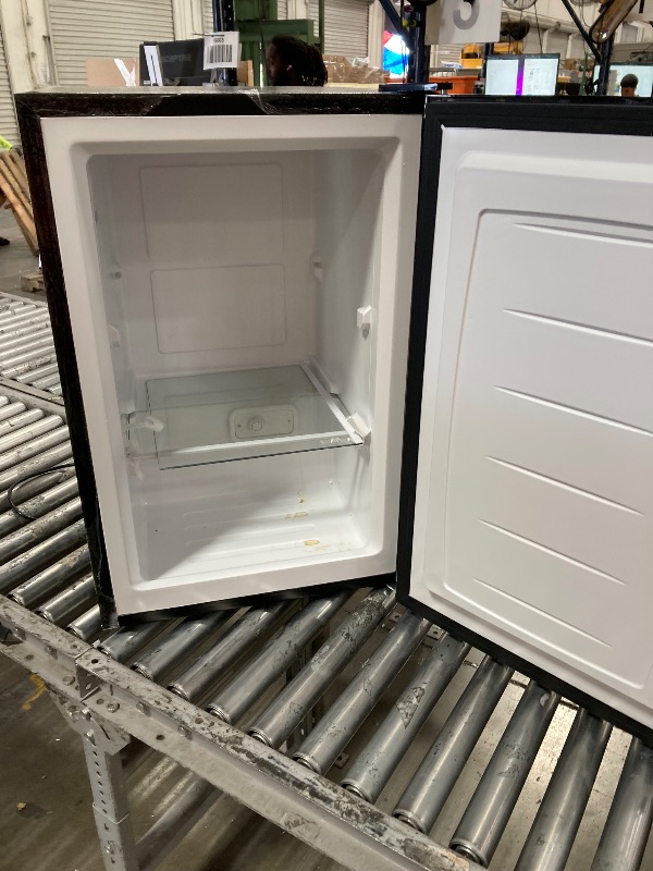 Photo 1 of ***NOT FUNCTIONAL/PARTS ONLY***

SIMZLIFE
3.0 cu. ft. Compact Single Door Upright Freezer with Reversible Door, Small freezer for Home/Dorms/Office in Black