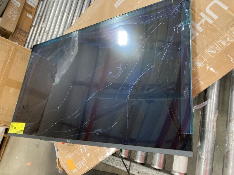 Photo 1 of **SMASHED SCREEN FINAL SALE**LG 43UA7700P 43 inch Class UA77 Series LED AI 4K Smart webOS TV (2025)