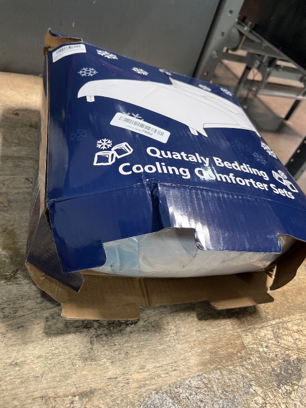 Photo 1 of (Used)  Cooling Comforter Set with Sheets&Pillowcases,Cooling Blanket for Hot Sleeper Cold ice Double Side Blue Bed Set Queen Size